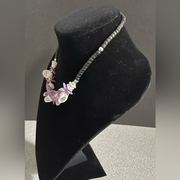 White & Purple Shell Necklace - Picture 3 of 6